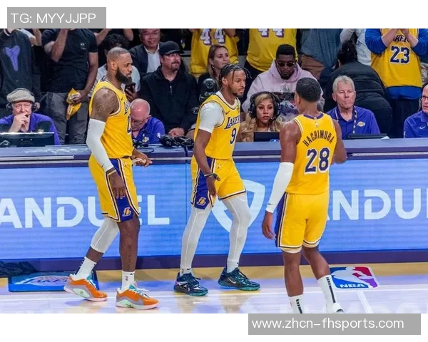 詹姆斯与布朗尼父子同台亮相常规赛揭幕战的历史时刻回顾